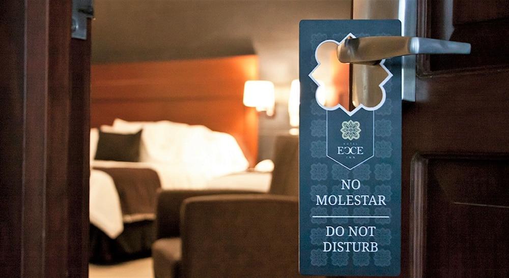 Hotel Ecce Inn & Spa Silao Eksteriør billede A door sign