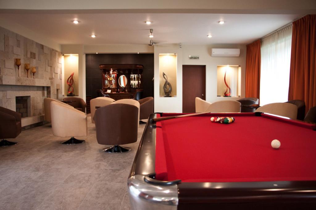 Hotel Ecce Inn & Spa Silao Eksteriør billede A pool table in a hotel