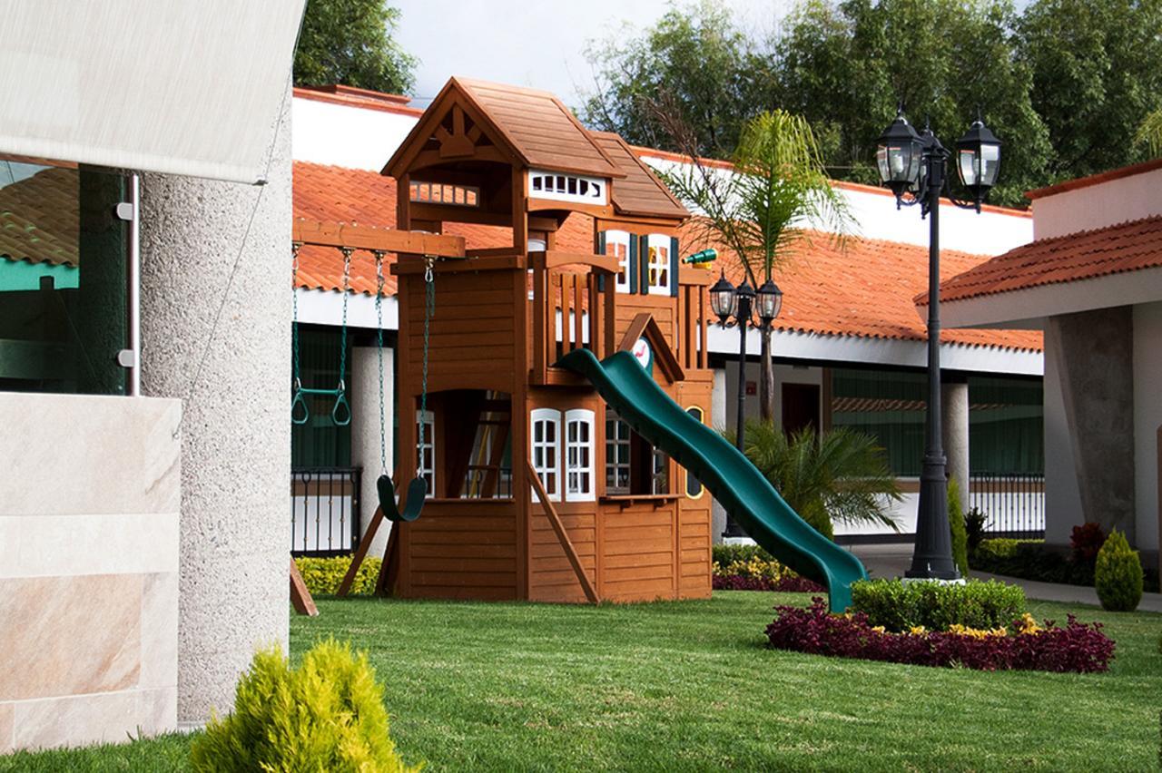 Hotel Ecce Inn & Spa Silao Eksteriør billede Playground in a residential area
